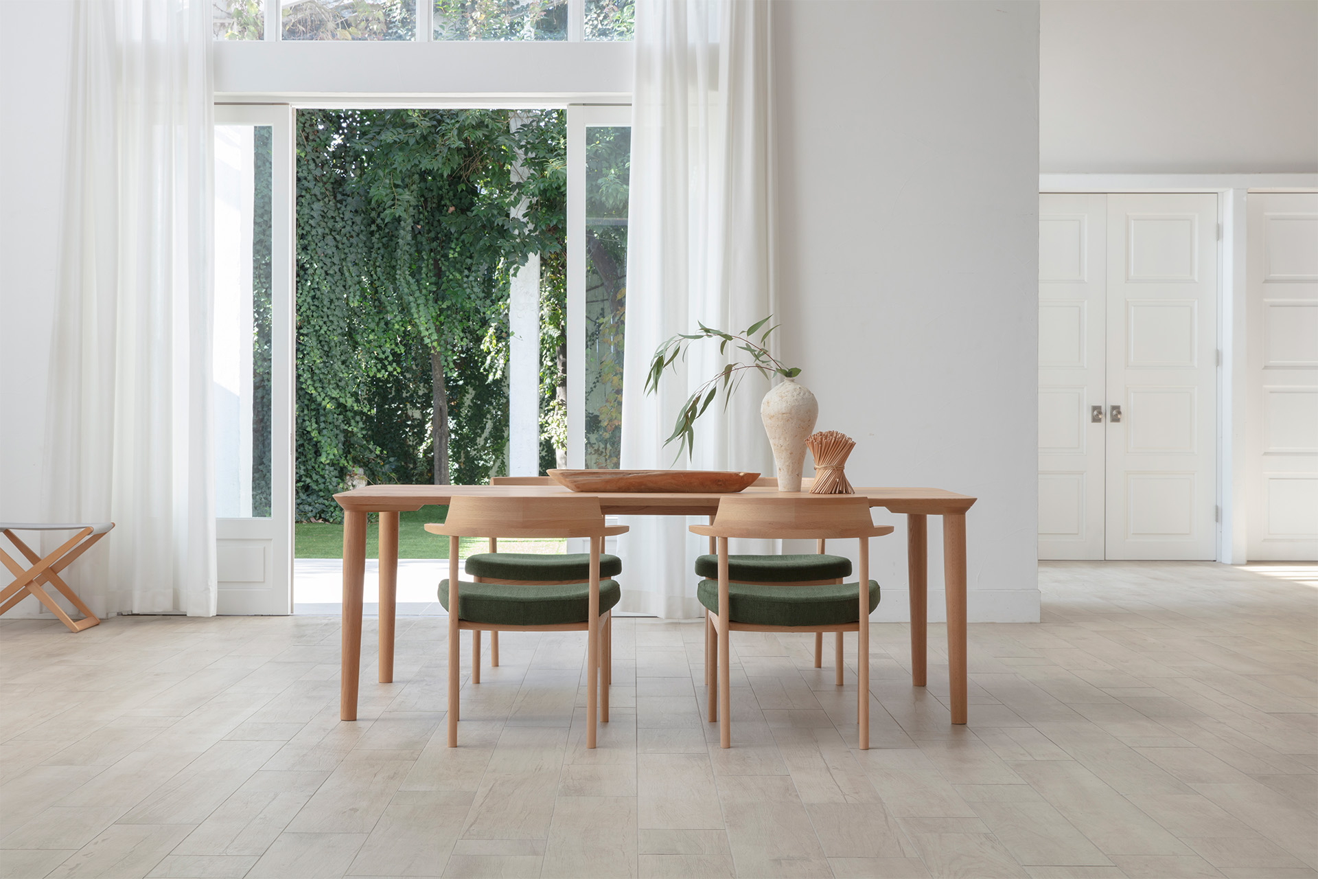 TABLE DT662 (W900-1050mm)