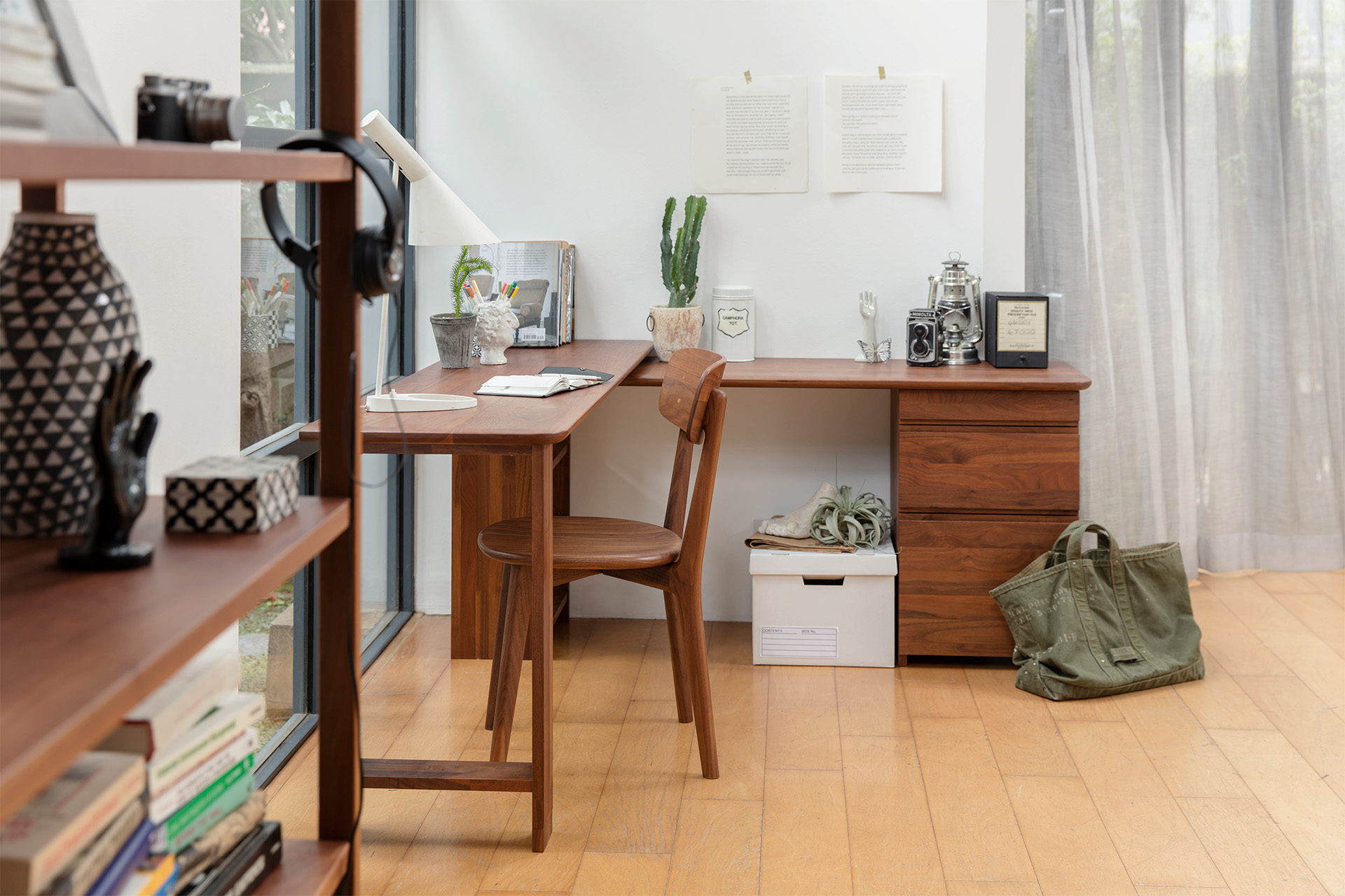 DESK DT522 (W1500-1650mm)を使ったコーディネート