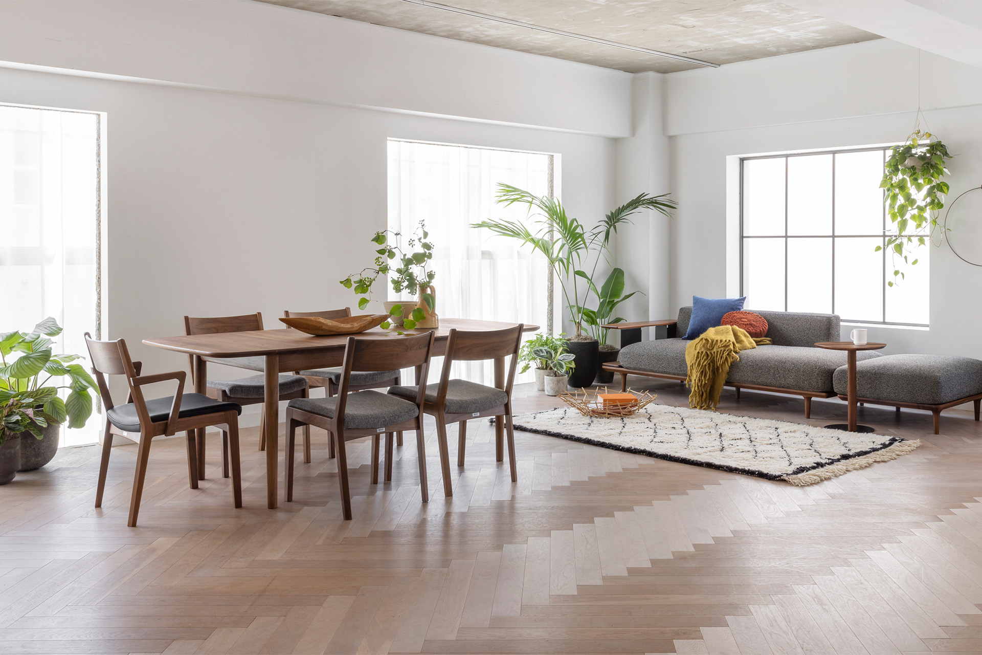 TABLE DT652 (W1500・1900mm)を使ったコーディネート