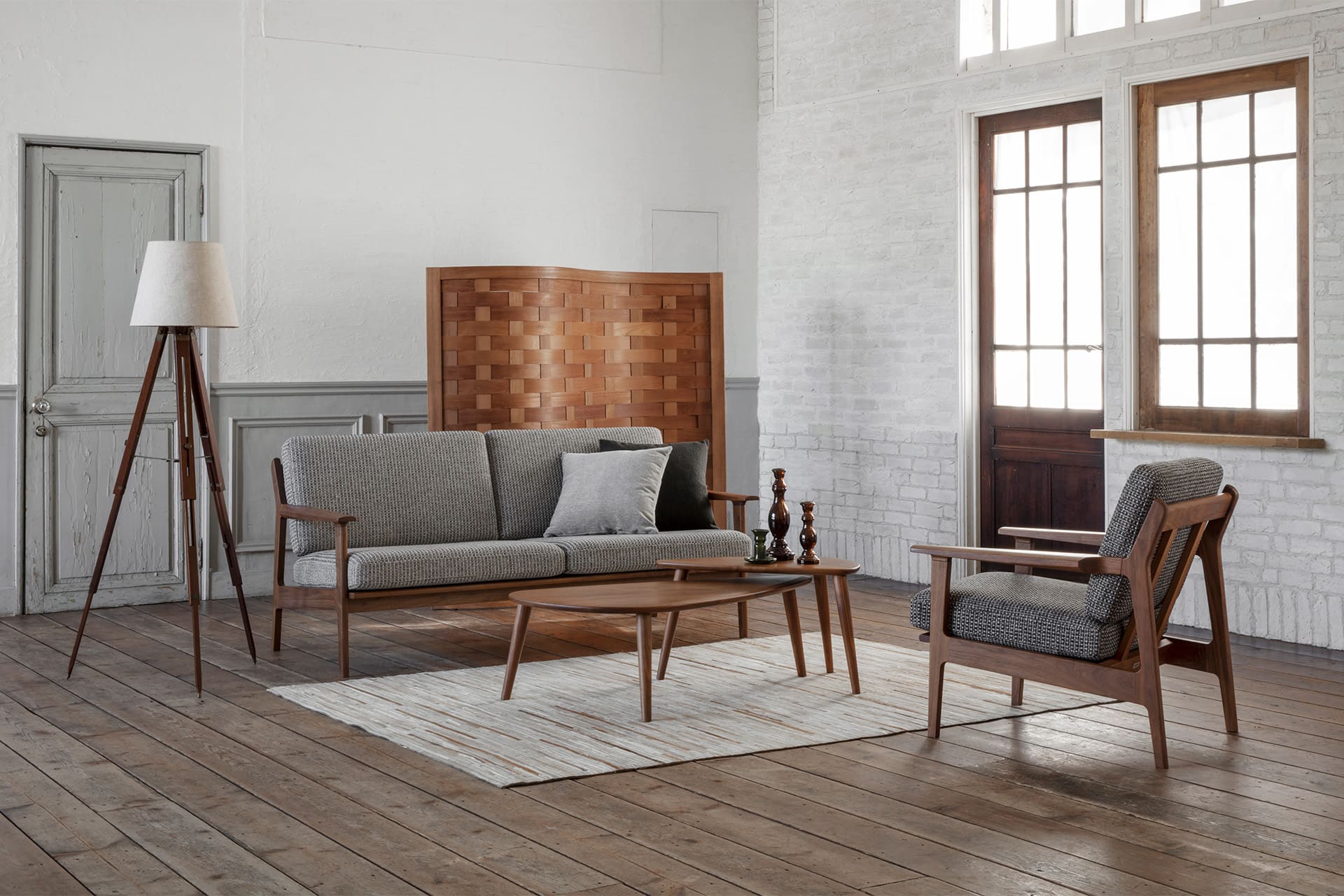 Coordination using LIVING TABLE LT017 W1100