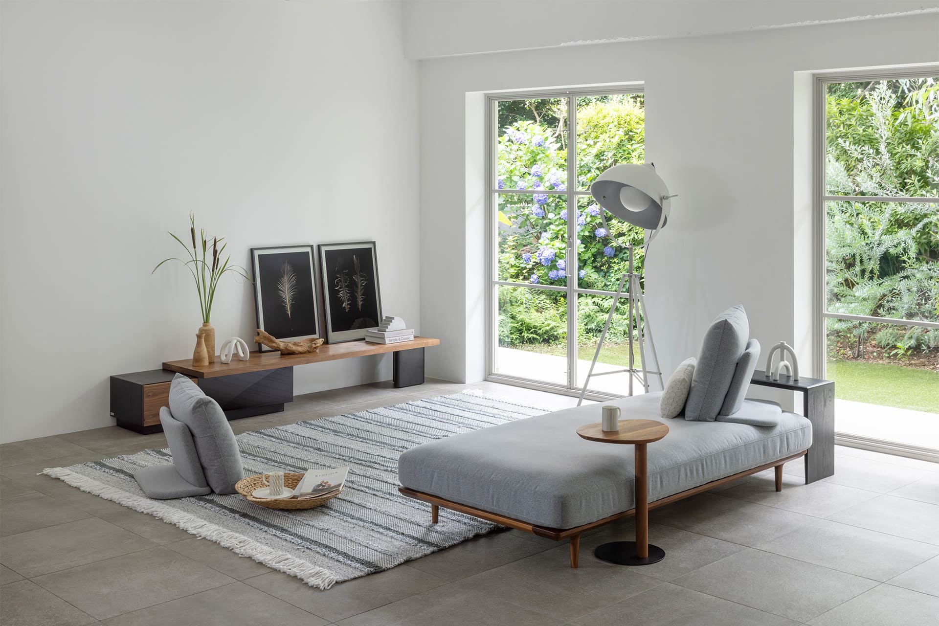 Coordination using SIDE TABLE LT035-1S