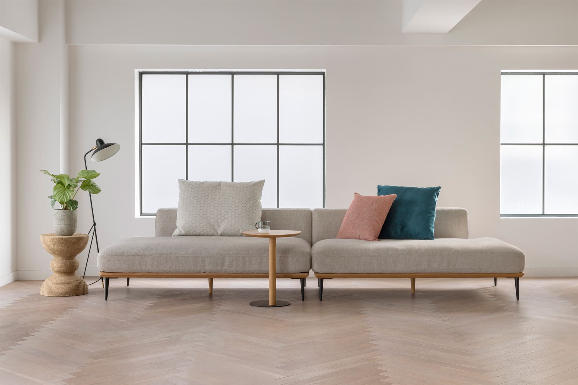 Coordination using SIDE TABLE LT035-1S